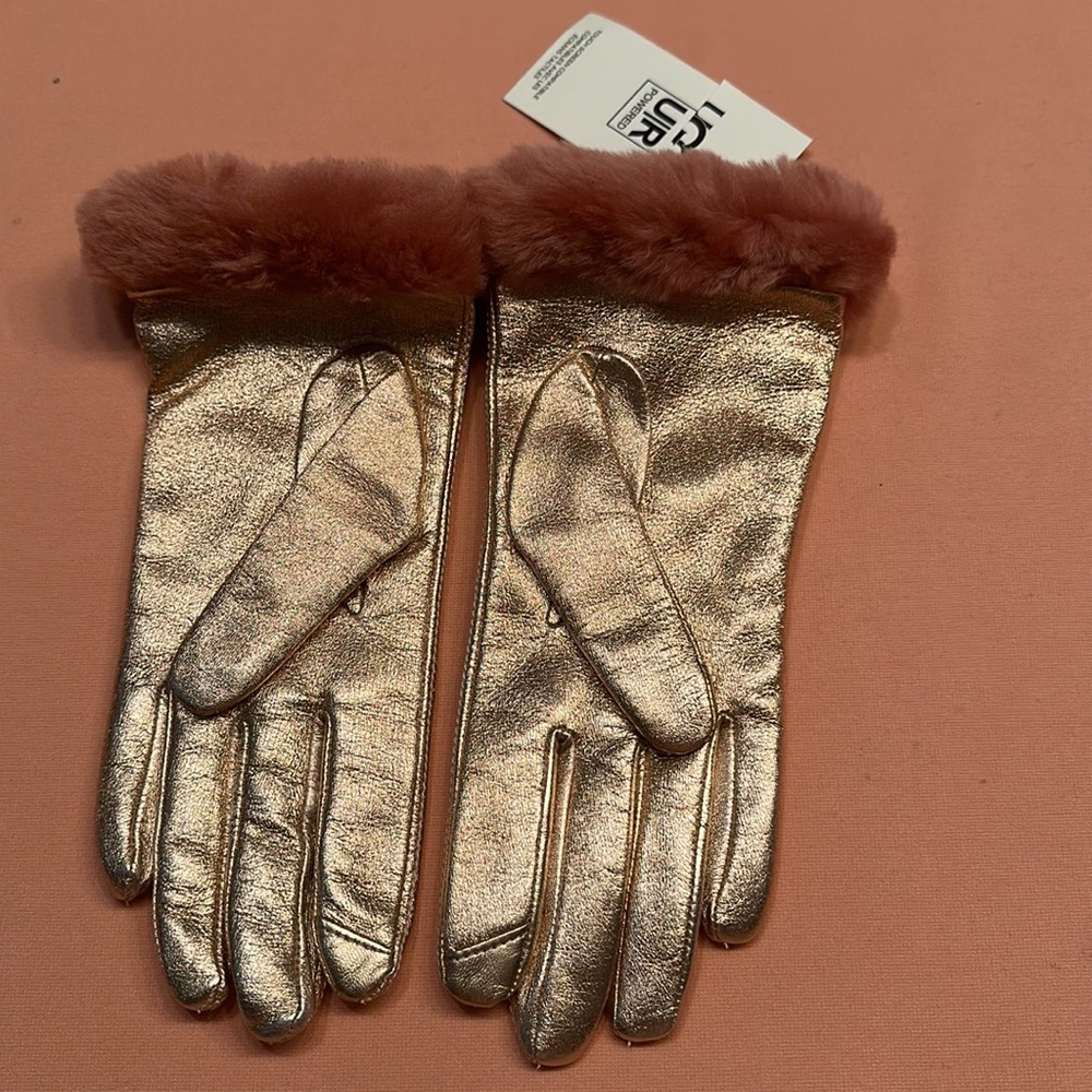 NWT UGG gloves Size large but fit more like Medium - Picture 3 of 8